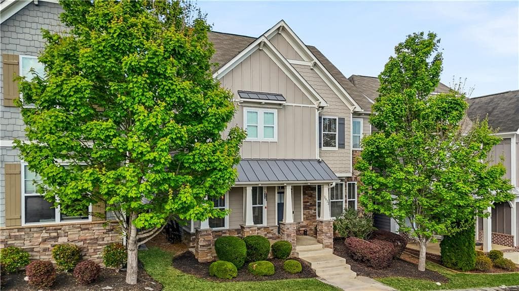5 bedroom, 4 bathroom, 2,508 sq ft single family residence for sale at 2032 Stanfield Avenue, Atlanta, GA 30318 — photo 4