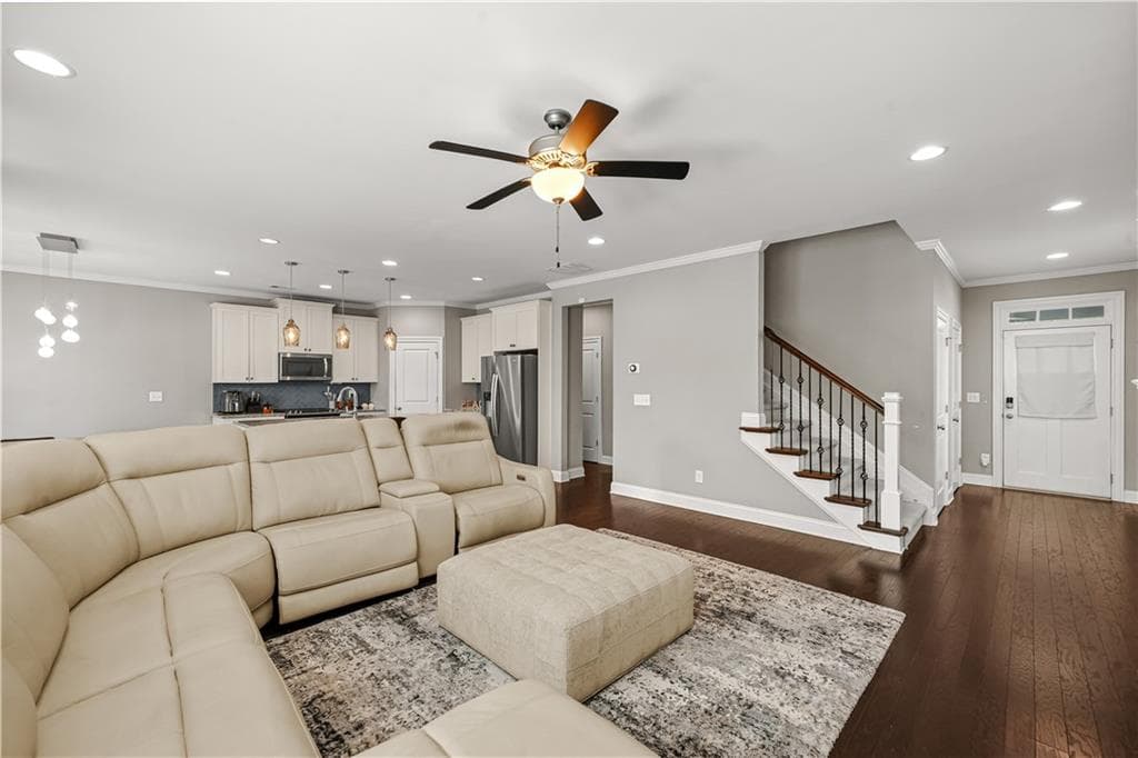 5 bedroom, 4 bathroom, 2,508 sq ft single family residence for sale at 2032 Stanfield Avenue, Atlanta, GA 30318 — photo 7
