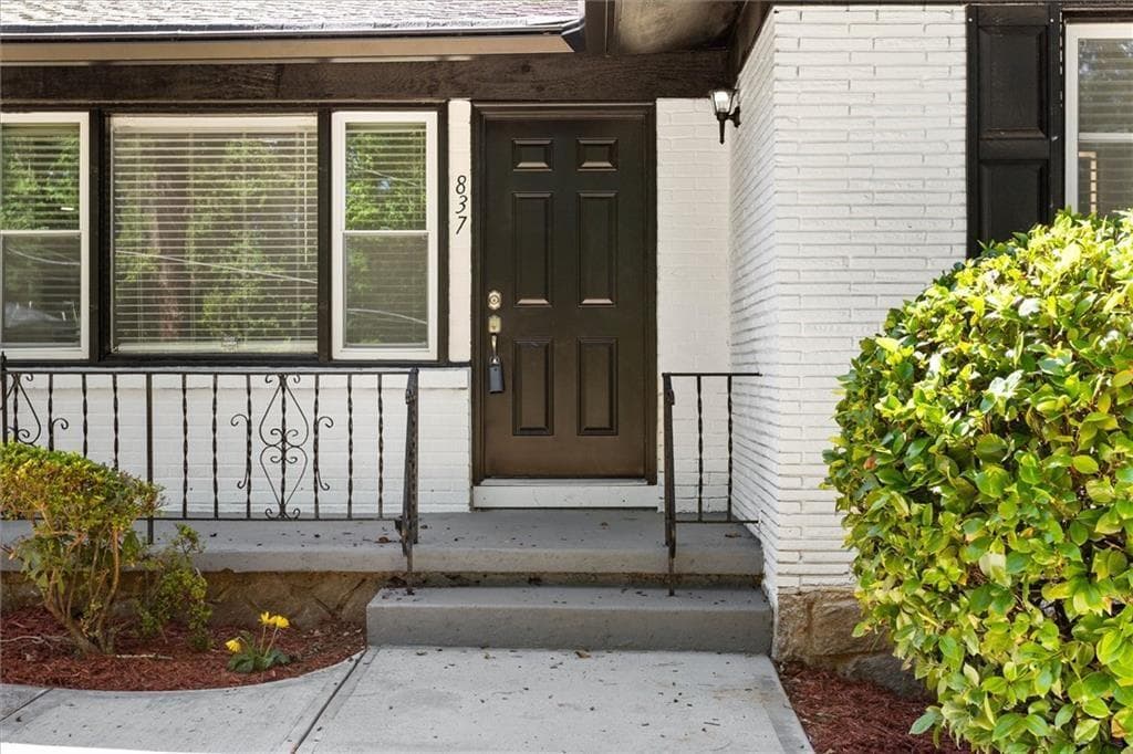 5 bedroom, 5 bathroom, 2,122 sq ft single family residence for sale at 837 Laurelmont Drive, Atlanta, GA 30311 — photo 3