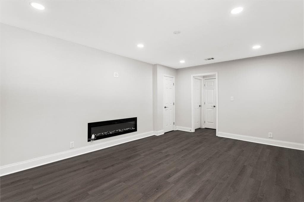 5 bedroom, 5 bathroom, 2,122 sq ft single family residence for sale at 837 Laurelmont Drive, Atlanta, GA 30311 — photo 6