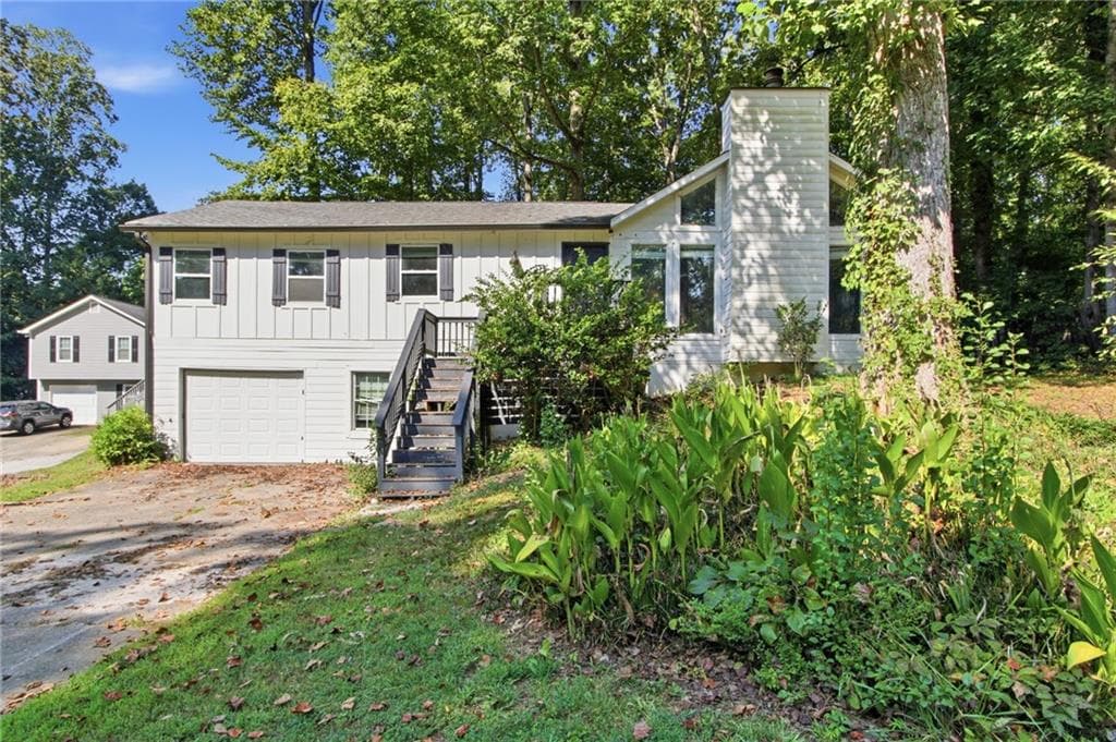 3 bedroom, 2 bathroom, 2,132 sq ft home for sale at 1362 Natchez Trace, Marietta, GA