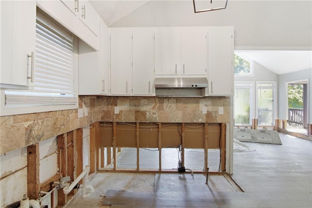 3 bedroom, 2 bathroom, 2,132 sq ft single family residence for sale at 1362 Natchez Trace, Marietta, GA 30008 — photo 6