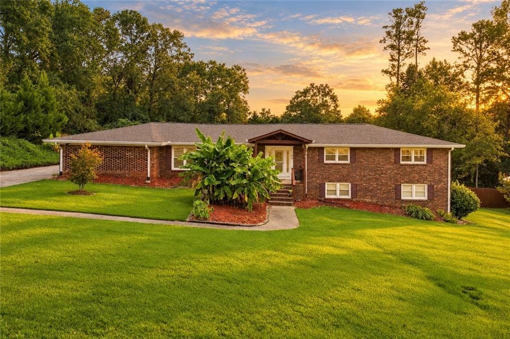3 bedroom, 2 bathroom, 2,500 sq ft single family residence for sale at 2156 Windsor Drive, Lithia Springs, GA 30122 — photo 2