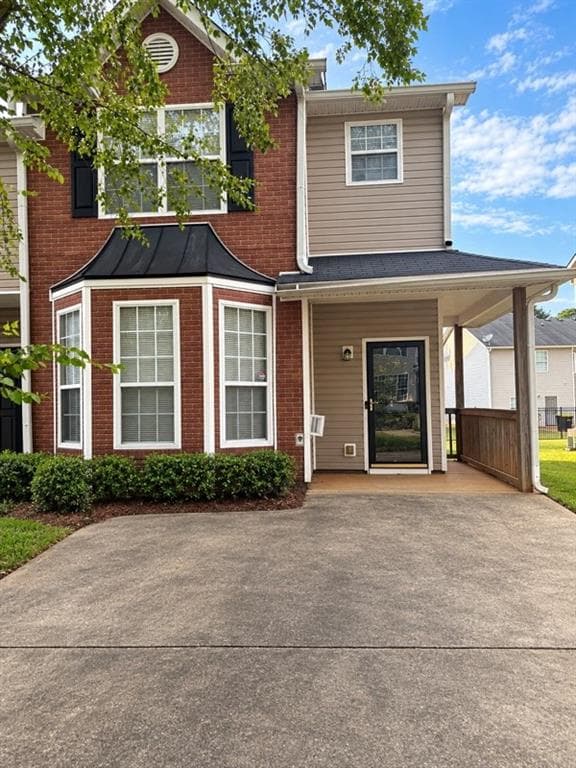 3 bedroom, 3 bathroom, 1,392 sq ft townhouse for sale at 11327 Michelle Way, Hampton, GA 30228