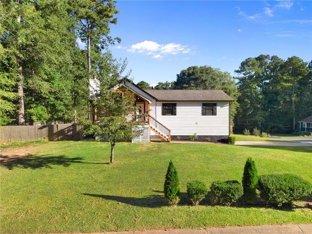 4 bedroom, 2 bathroom, 1,800 sq ft single family residence for sale at 3021 Fetlock Drive, Marietta, GA 30064 — photo 3
