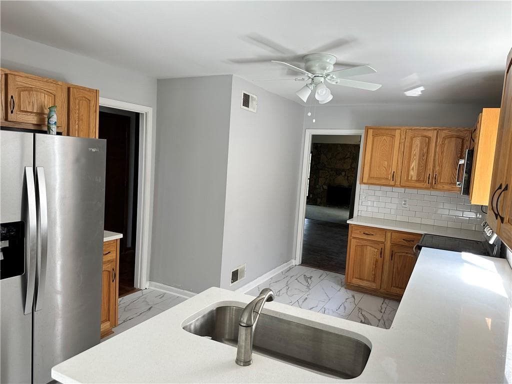4 bedroom, 3 bathroom, 3,400 sq ft townhouse for sale at 390 Colony Cove, Alpharetta, GA 30022 — photo 8