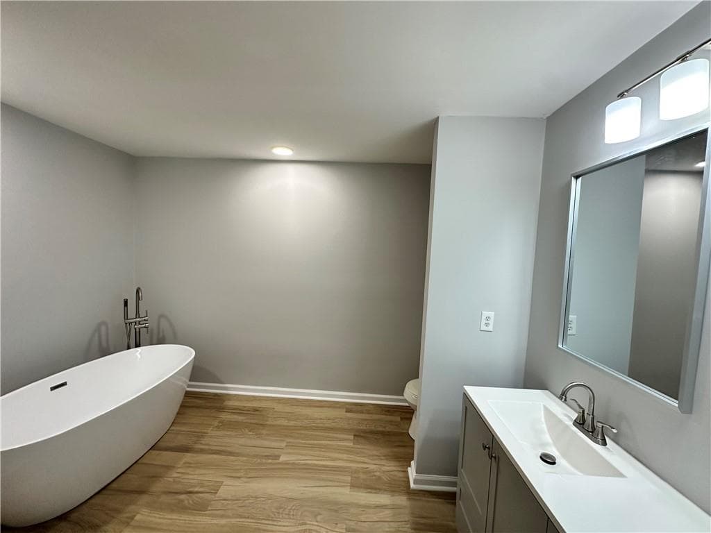 4 bedroom, 3 bathroom, 3,400 sq ft townhouse for sale at 390 Colony Cove, Alpharetta, GA 30022 — photo 9