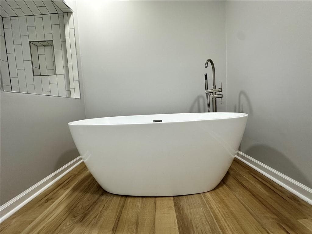 4 bedroom, 3 bathroom, 3,400 sq ft townhouse for sale at 390 Colony Cove, Alpharetta, GA 30022 — photo 10