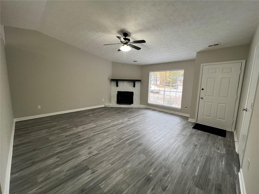 3 bedroom, 2 bathroom, 1,372 sq ft single family residence for sale at 5285 Sugar Crest Drive, Sugar Hill, GA 30518 — photo 6