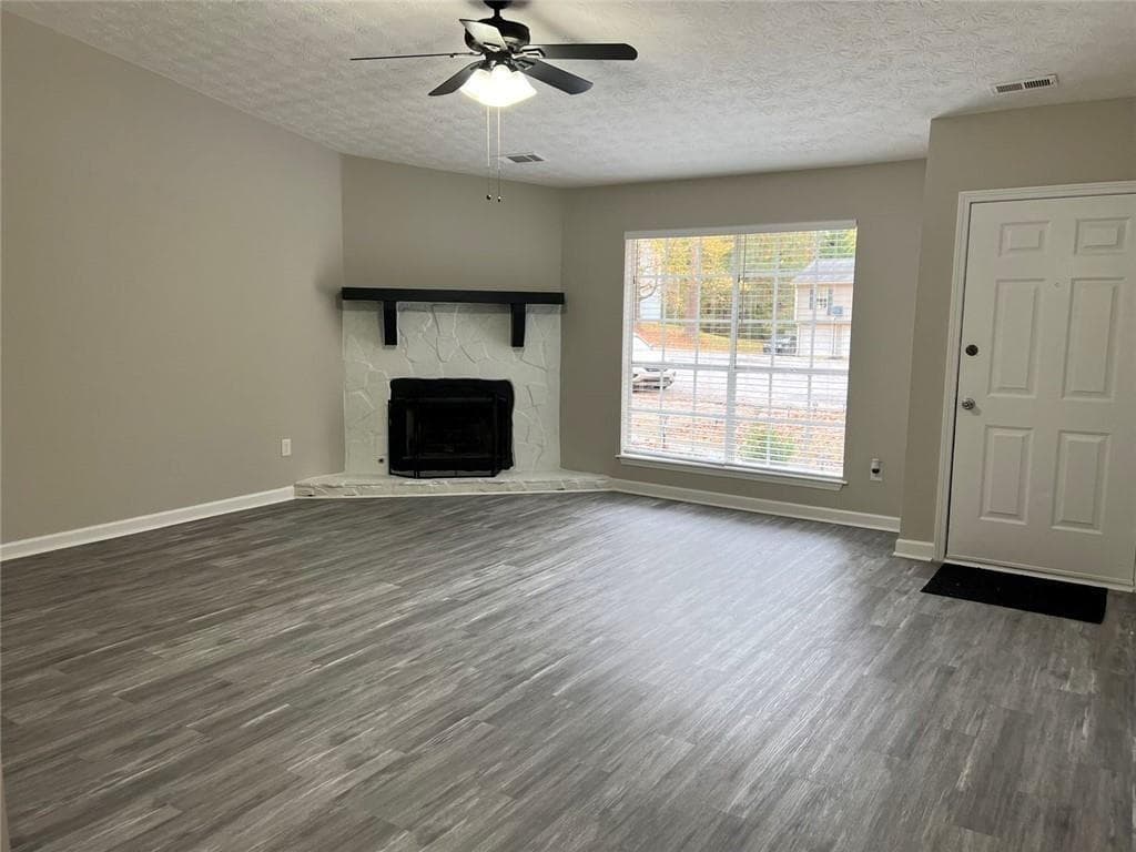 3 bedroom, 2 bathroom, 1,372 sq ft single family residence for sale at 5285 Sugar Crest Drive, Sugar Hill, GA 30518 — photo 7