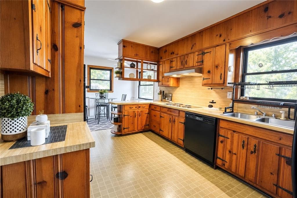 3 bedroom, 2 bathroom, 1,634 sq ft single family residence for sale at 933 Rowland Street, Clarkston, GA 30021 — photo 6