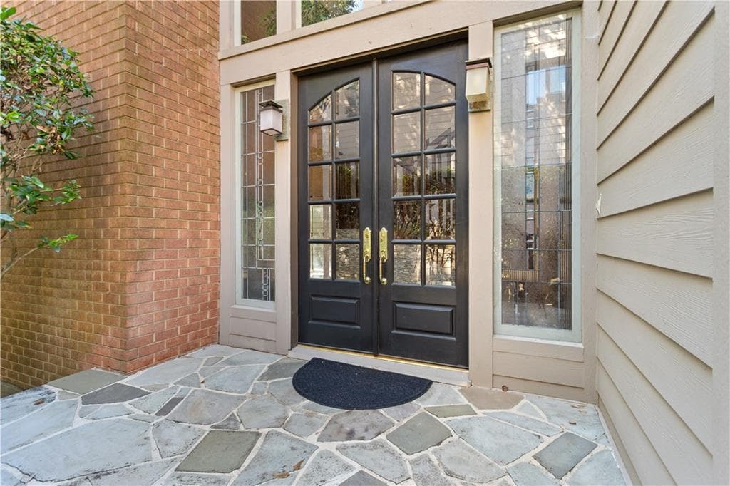 4 bedroom, 4 bathroom, 2,704 sq ft townhouse for sale at 4078 Columns Drive, Marietta, GA 30067 — photo 2