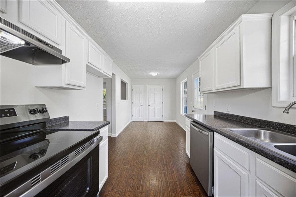 3 bedroom, 2 bathroom, 1,023 sq ft single family residence for sale at 330 Dreamland Court, Winder, GA 30680 — photo 2