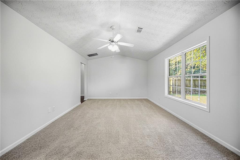 3 bedroom, 2 bathroom, 1,023 sq ft single family residence for sale at 330 Dreamland Court, Winder, GA 30680 — photo 4