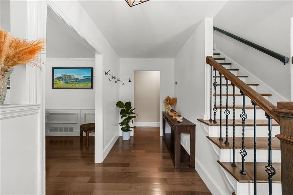 5 bedroom, 4 bathroom, 3,046 sq ft single family residence for sale at 2320 Brownstone Court, Marietta, GA 30062 — photo 5