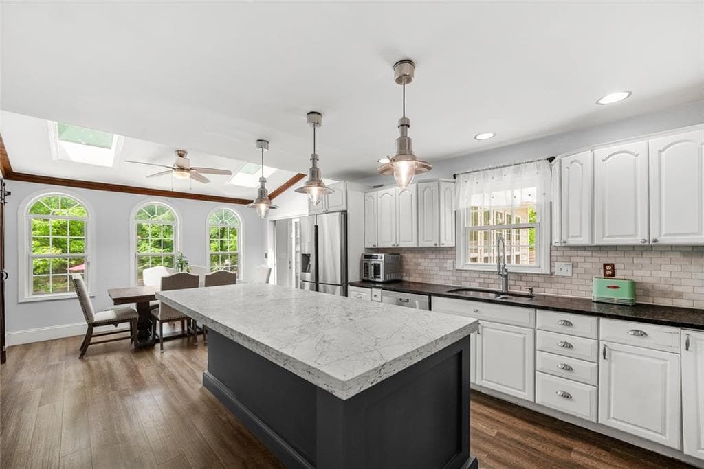 5 bedroom, 4 bathroom, 3,046 sq ft single family residence for sale at 2320 Brownstone Court, Marietta, GA 30062 — photo 9