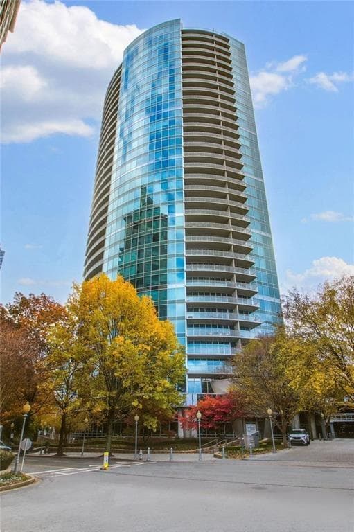 1 bedroom, 1 bathroom, 800 sq ft condominium for sale at 3338 Peachtree Road 1105, Atlanta, GA 30326 — photo 1 of 41