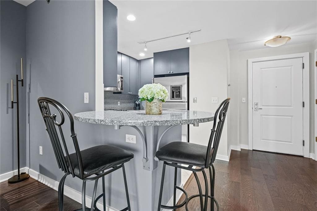 1 bedroom, 1 bathroom, 800 sq ft condominium for sale at 3338 Peachtree Road 1105, Atlanta, GA 30326 — photo 3