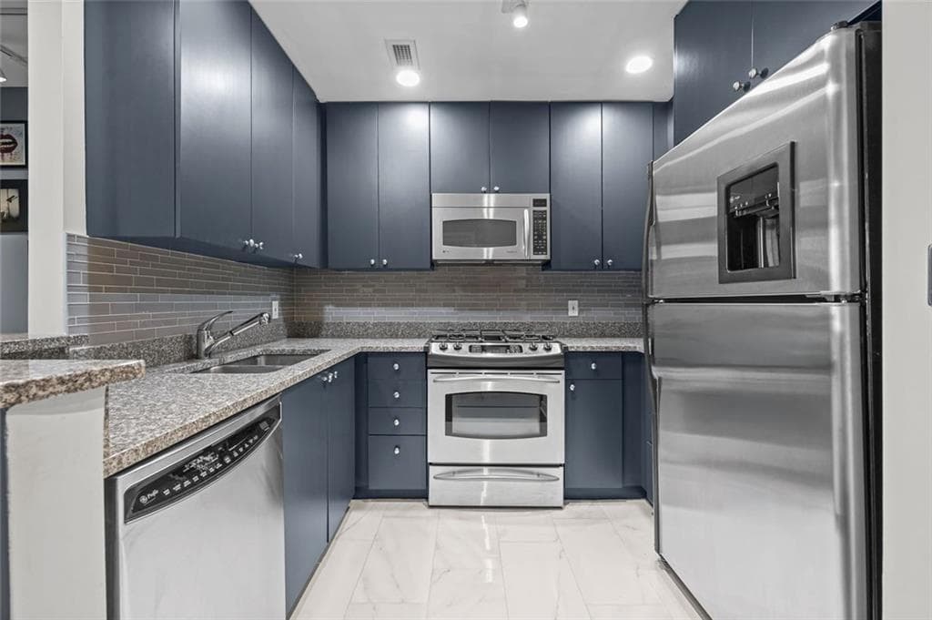 1 bedroom, 1 bathroom, 800 sq ft condominium for sale at 3338 Peachtree Road 1105, Atlanta, GA 30326 — photo 4