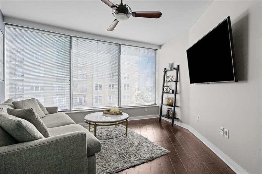 1 bedroom, 1 bathroom, 800 sq ft condominium for sale at 3338 Peachtree Road 1105, Atlanta, GA 30326 — photo 7