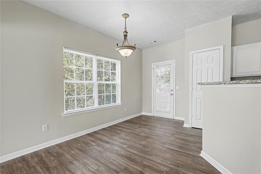 3 bedroom, 3 bathroom, 1,652 sq ft single family residence for sale at 4102 Robin Circle, Atlanta, GA 30349 — photo 4