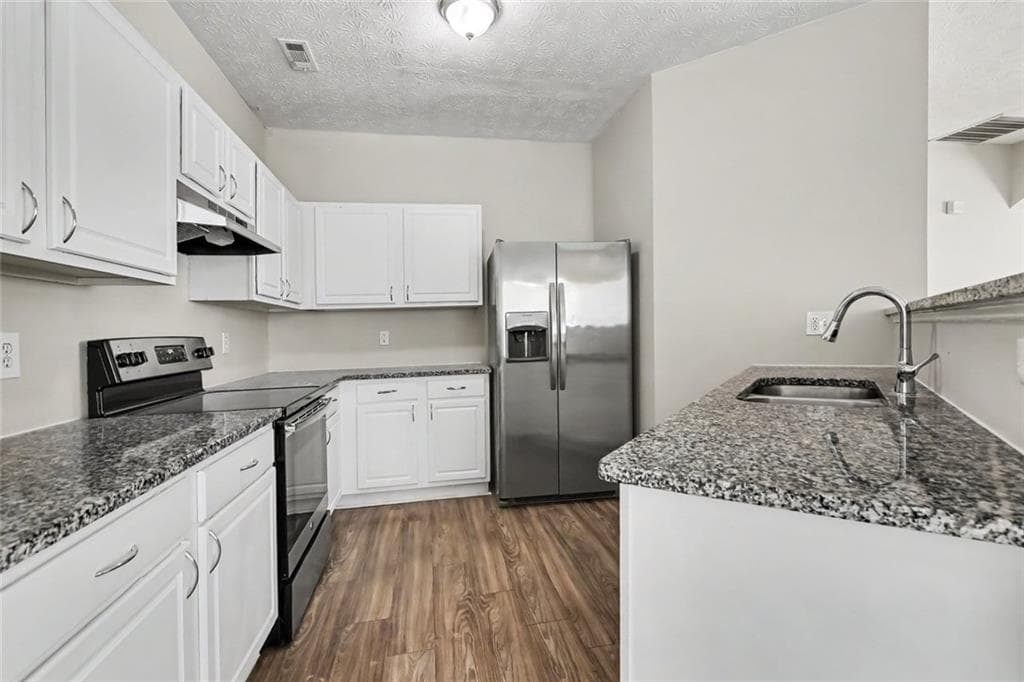 3 bedroom, 3 bathroom, 1,652 sq ft single family residence for sale at 4102 Robin Circle, Atlanta, GA 30349 — photo 5
