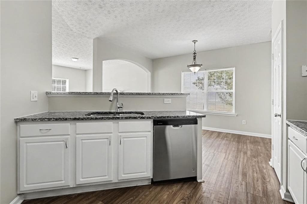 3 bedroom, 3 bathroom, 1,652 sq ft single family residence for sale at 4102 Robin Circle, Atlanta, GA 30349 — photo 6