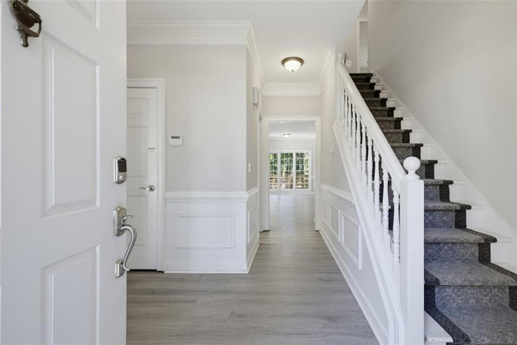 4 bedroom, 3 bathroom, 2,966 sq ft single family residence for sale at 2711 Lochraven Court, Snellville, GA 30039 — photo 4
