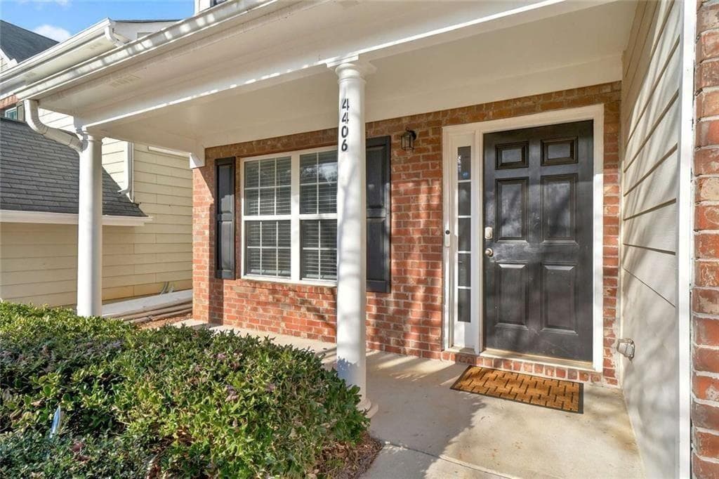 4 bedroom, 3 bathroom, 1,848 sq ft single family residence for sale at 4406 Ravenwood Drive, Union City, GA 30291 — photo 4