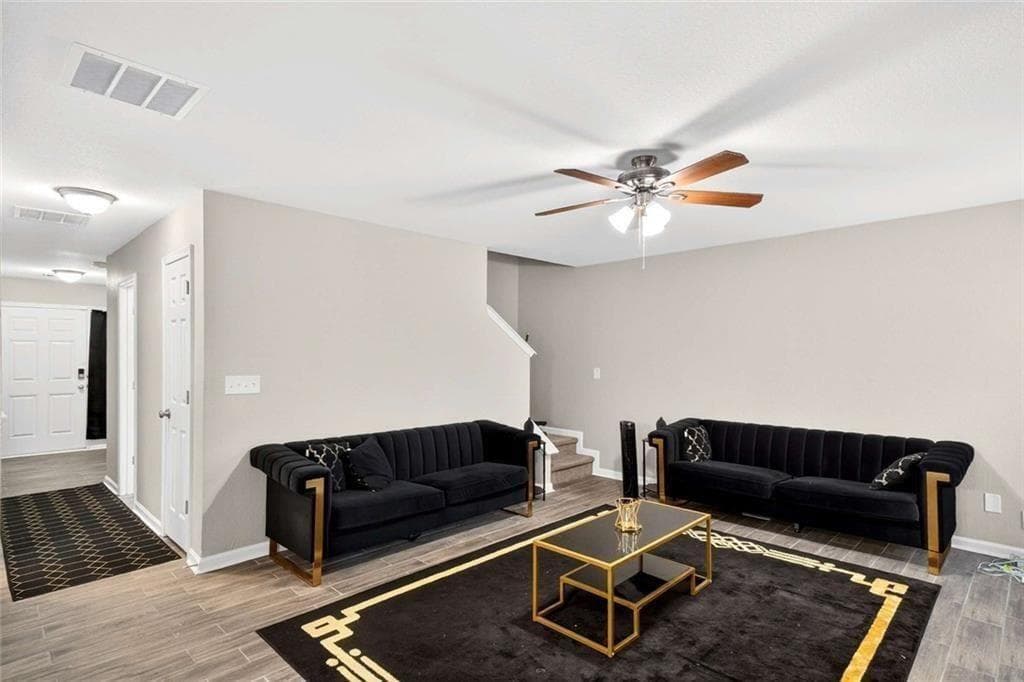 4 bedroom, 3 bathroom, 1,848 sq ft single family residence for sale at 4406 Ravenwood Drive, Union City, GA 30291 — photo 6
