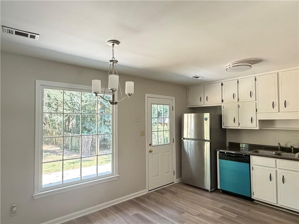 3 bedroom, 2 bathroom, 1,247 sq ft single family residence for sale at 8744 Collins Drive, Jonesboro, GA 30236 — photo 7
