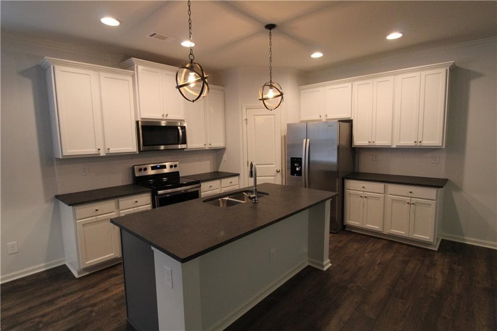 4 bedroom, 3 bathroom, 2,572 sq ft single family residence for rent at 5412 Falling Branch Court, Flowery Branch, GA 30542 for $2,300 a month — photo 7