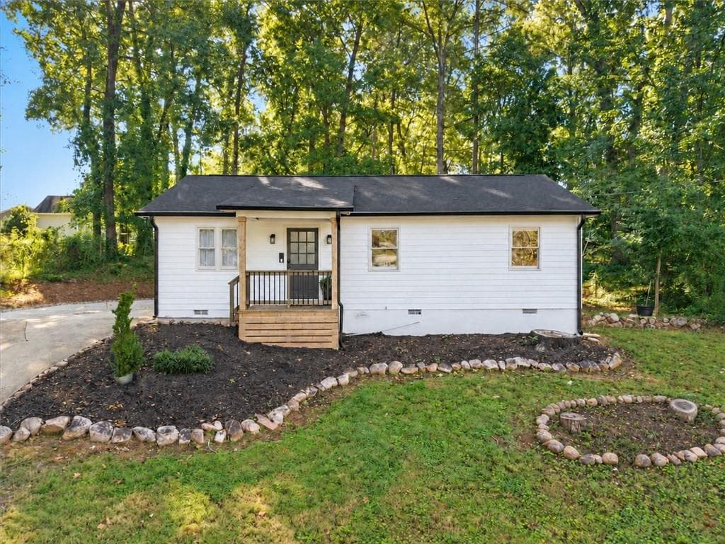 3 bedroom, 1 bathroom, 1,014 sq ft single family residence for sale at 881 Brighton Drive, Lawrenceville, GA 30043