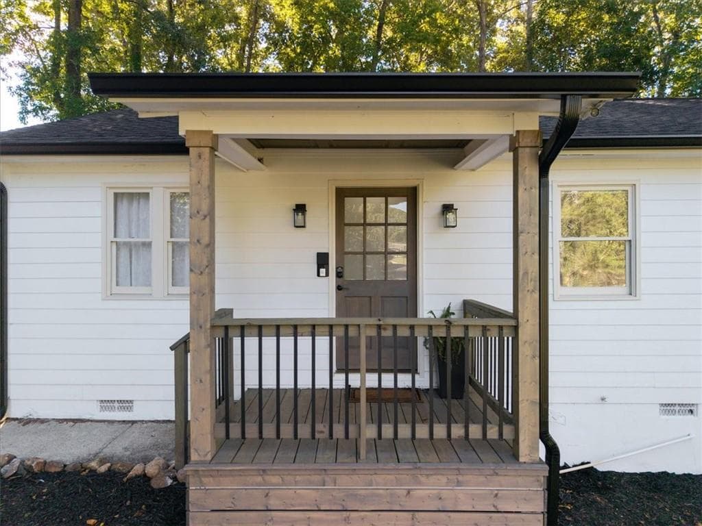 3 bedroom, 1 bathroom, 1,014 sq ft single family residence for sale at 881 Brighton Drive, Lawrenceville, GA 30043 — photo 3