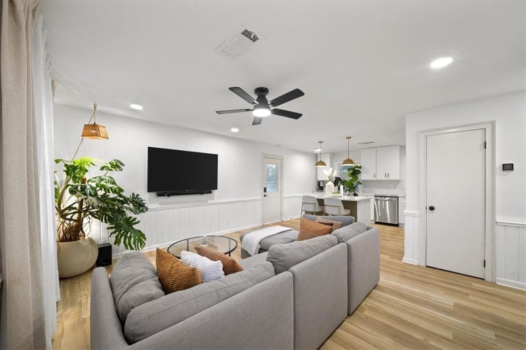 3 bedroom, 1 bathroom, 1,014 sq ft single family residence for sale at 881 Brighton Drive, Lawrenceville, GA 30043 — photo 4