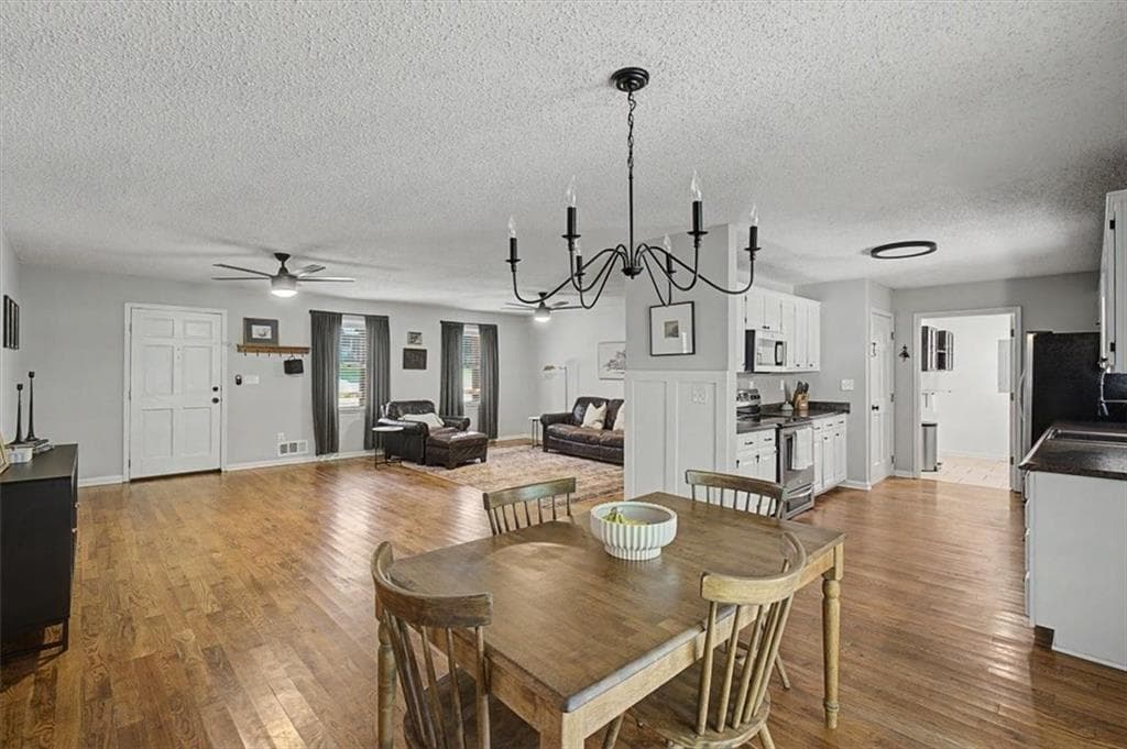 2 bedroom, 2 bathroom, 1,426 sq ft single family residence for sale at 611 Calloway Drive, Rockmart, GA 30153 — photo 4