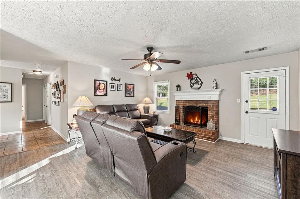 3 bedroom, 2 bathroom, 1,439 sq ft single family residence for sale at 2674 Highland Park Drive, Gainesville, GA 30506 — photo 3