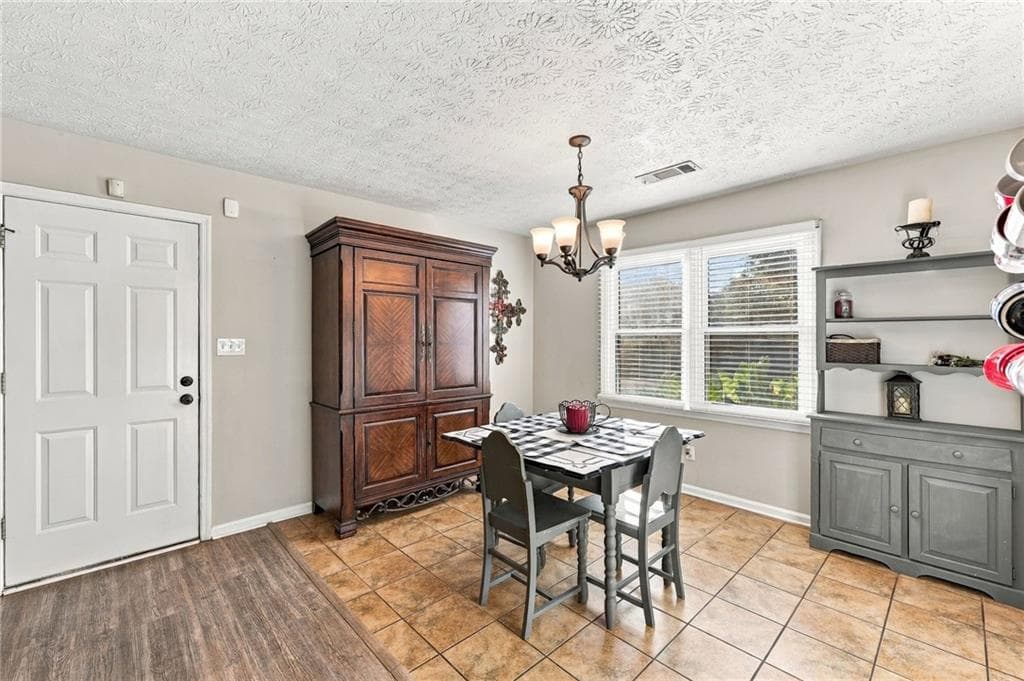 3 bedroom, 2 bathroom, 1,439 sq ft single family residence for sale at 2674 Highland Park Drive, Gainesville, GA 30506 — photo 4