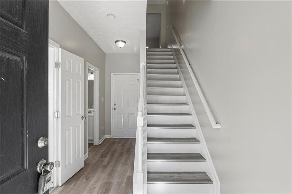 3 bedroom, 4 bathroom, 1,791 sq ft townhouse for sale at 5667 CASCADE Run, Atlanta, GA 30336 — photo 2