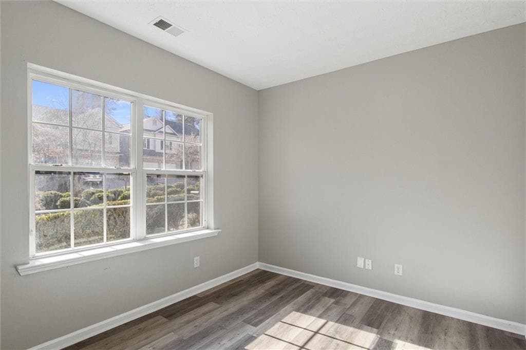3 bedroom, 4 bathroom, 1,791 sq ft townhouse for sale at 5667 CASCADE Run, Atlanta, GA 30336 — photo 3