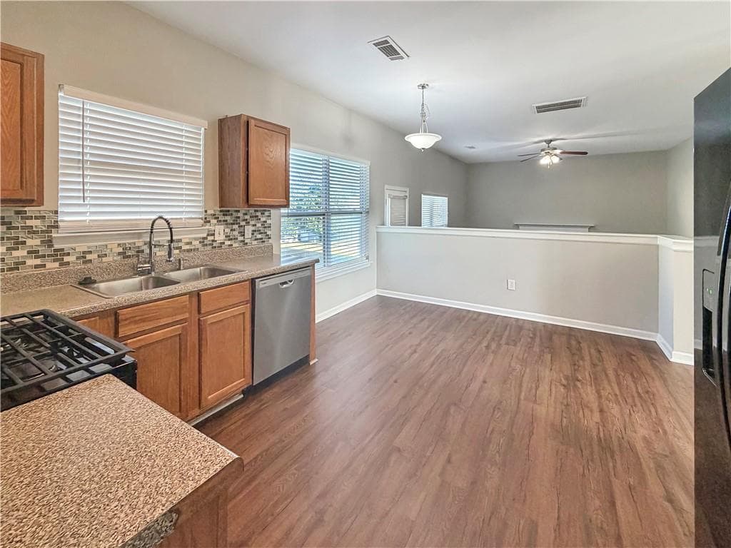 4 bedroom, 3 bathroom, 2,410 sq ft single family residence for rent at 1215 Grey Rock Way, Suwanee, GA 30024 for $2,600 a month — photo 10