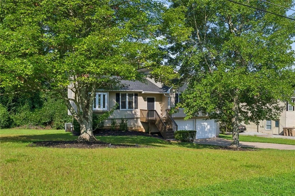 4 bedroom, 2 bathroom, 1,754 sq ft single family residence for sale at 1015 Malibu Drive, Marietta, GA 30066 — photo 2