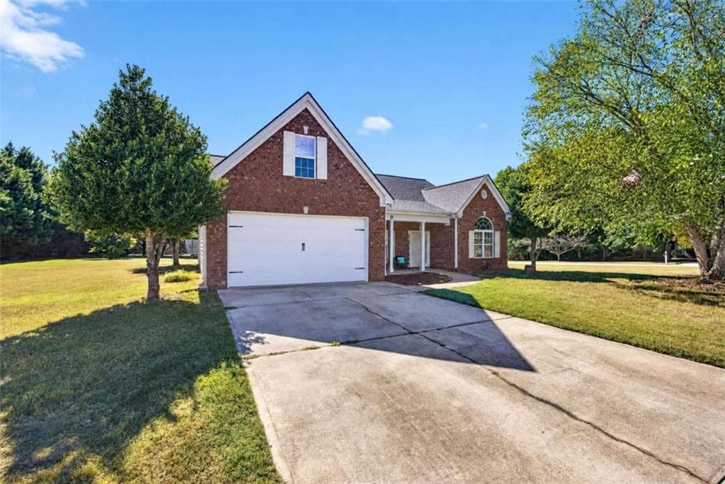 4 bedroom, 2 bathroom, 2,049 sq ft single family residence for sale at 24 Feldspar Drive, Jefferson, GA 30549 — photo 4