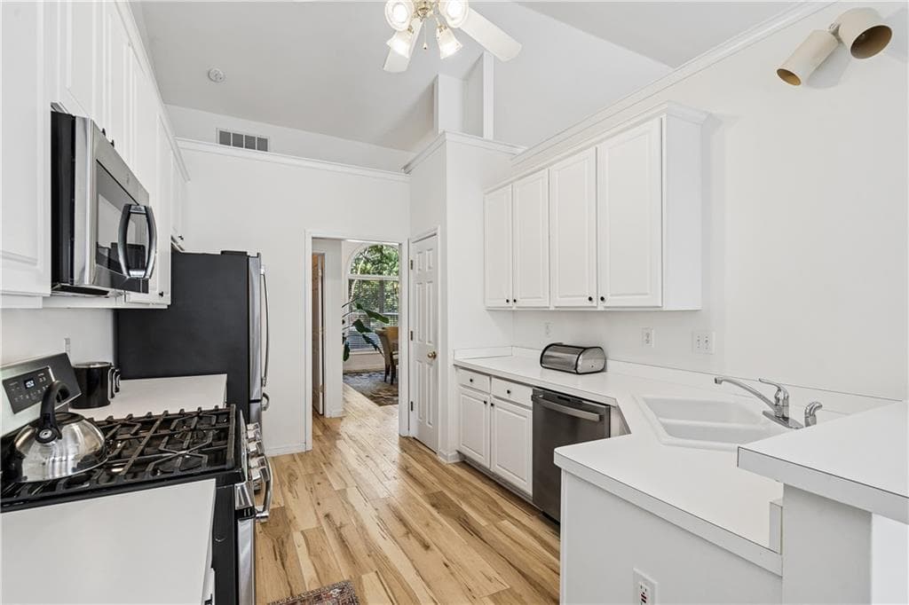 3 bedroom, 2 bathroom, 1,971 sq ft single family residence for sale at 1190 Sunhill Drive, Lawrenceville, GA 30043 — photo 7
