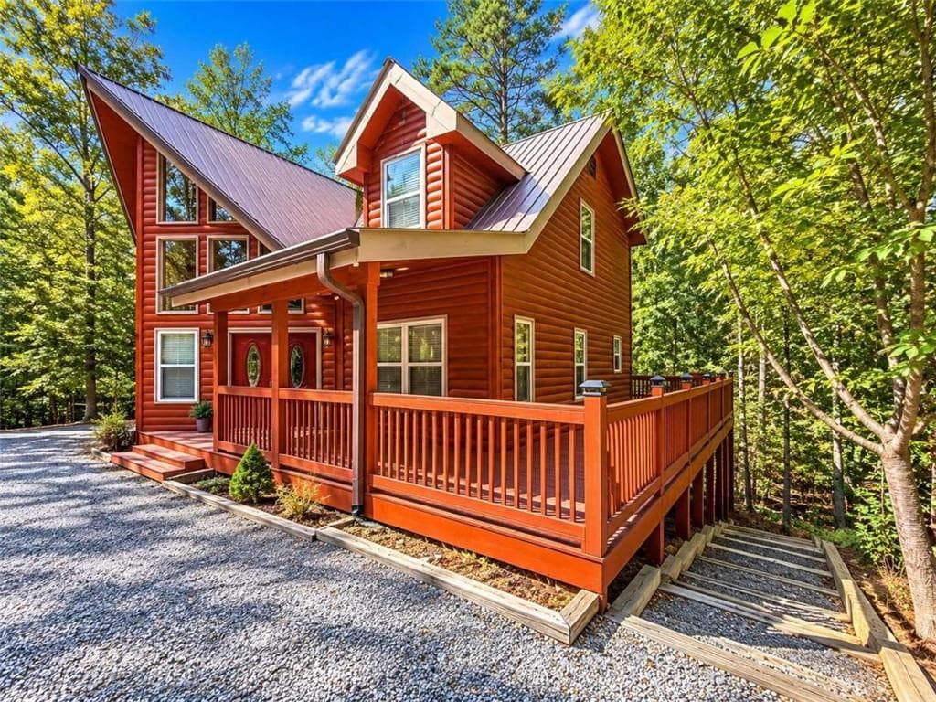 3 bedroom, 3 bathroom, 2,714 sq ft single family residence for sale at 1466 Newport Drive, Ellijay, GA 30540 — photo 2