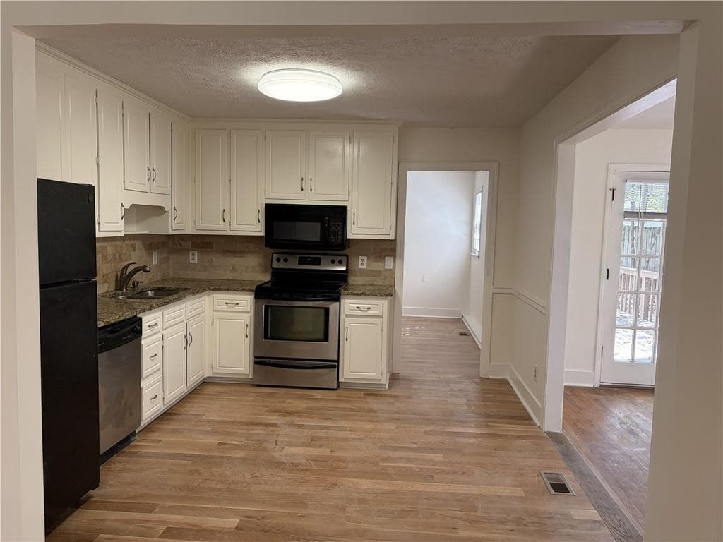 4 bedroom, 3 bathroom, 2,097 sq ft single family residence for rent at 4499 Browning Court, Marietta, GA 30066 for $2,600 a month — photo 4