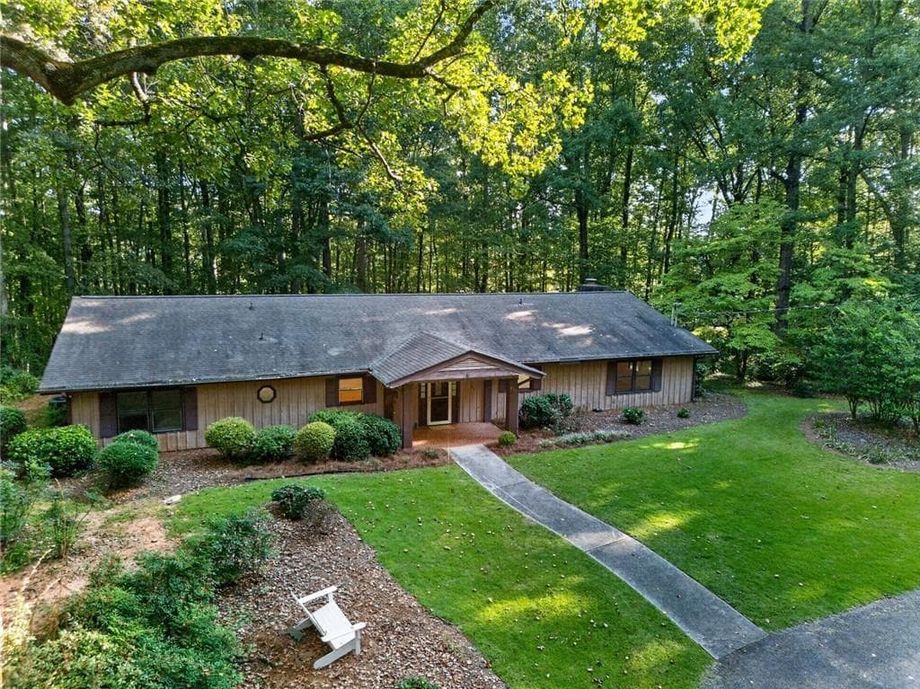 4 bedroom, 3 bathroom, 3,244 sq ft single family residence for sale at 536 Adams Road, Fayetteville, GA 30214 — photo 4