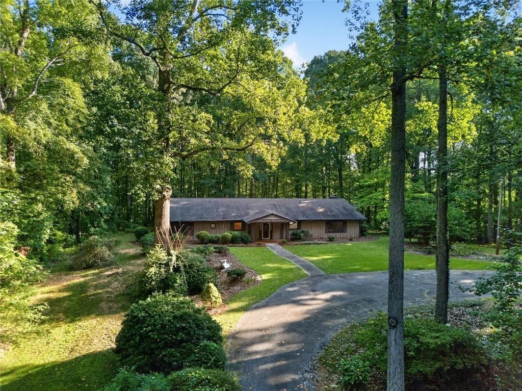 4 bedroom, 3 bathroom, 3,244 sq ft single family residence for sale at 536 Adams Road, Fayetteville, GA 30214 — photo 6