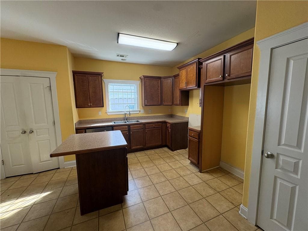 4 bedroom, 3 bathroom, 1,960 sq ft single family residence for sale at 404 Park Place, Fairburn, GA 30213 — photo 3