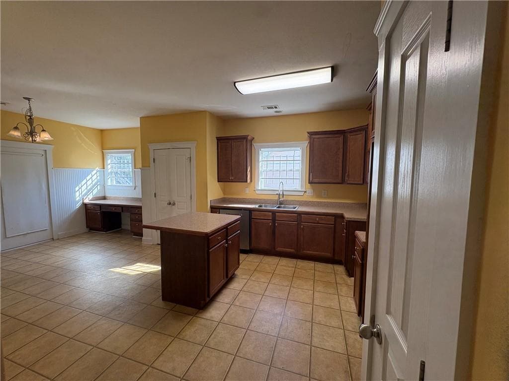4 bedroom, 3 bathroom, 1,960 sq ft single family residence for sale at 404 Park Place, Fairburn, GA 30213 — photo 4